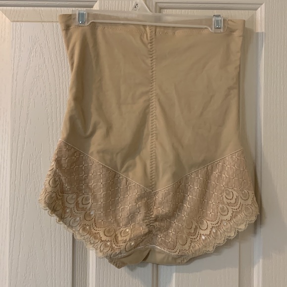 NWOT Lower Torso Shaper - Picture 3 of 8